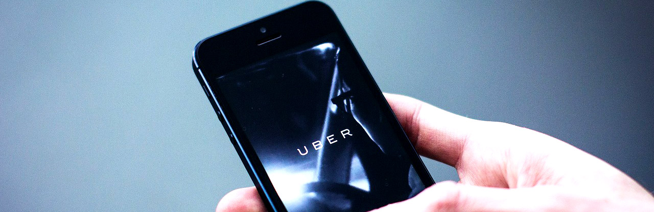 ¿Por qué Uber cobra unos viajes en pesos y otros en dólares?